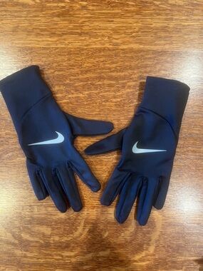 Nike Black Lightweight Running Gloves with Silver Reflective Swoosh